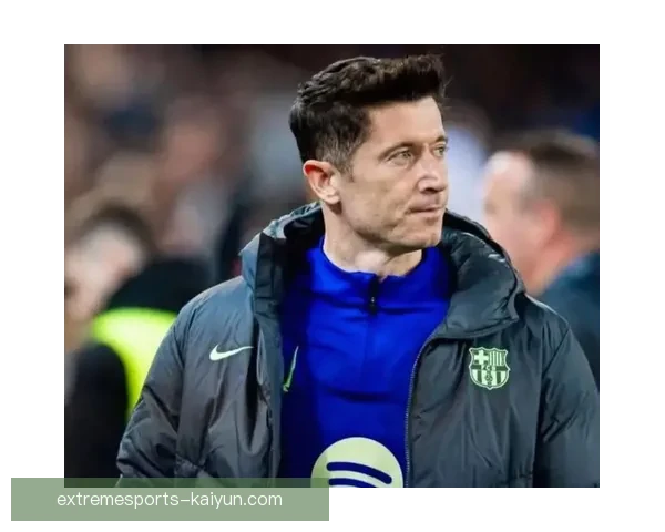 莱万多夫斯基在巴萨首秀中表现出色，状态备受期待