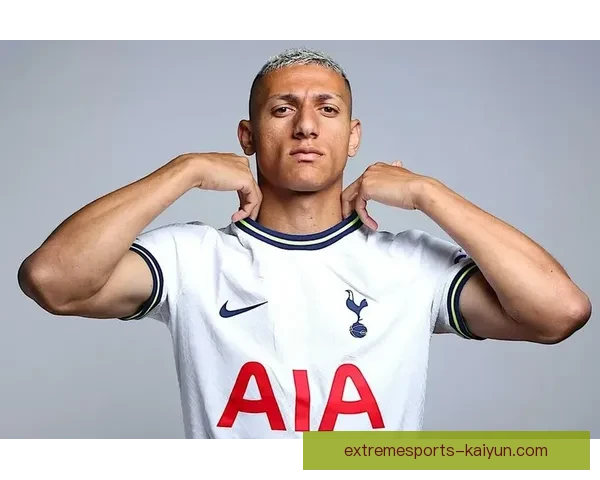 理查利森巴西9号在世预赛中表现稳健，助力球队争取晋级。